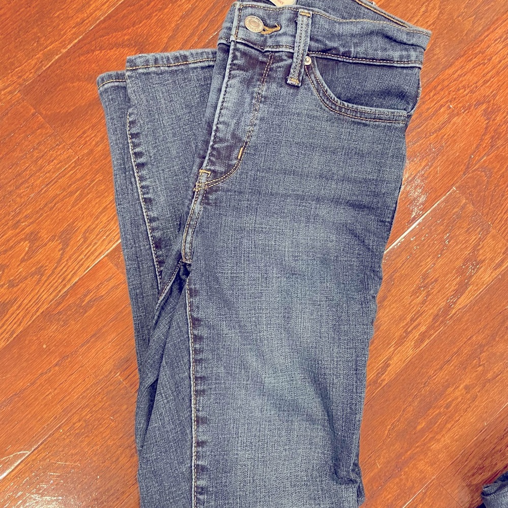 Levi’s 311 shaping skinny jean - size 26